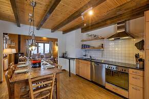 Chalet Les Jeunes - 8 Pax Swiss Ski Chalet