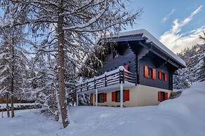 Chalet Les Jeunes - 8 Pax Swiss Ski Chalet