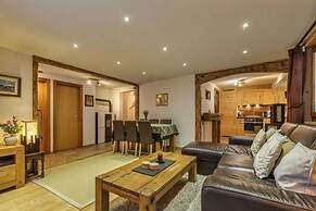 Beautiful Apartment Under Owners Chalet