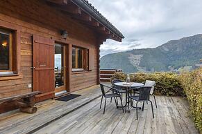 La Taniere Cozy Chalet With Incredible Views and Parking