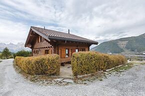 La Taniere Cozy Chalet With Incredible Views and Parking