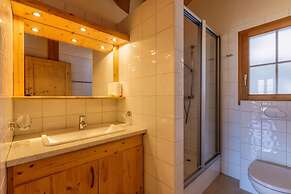 Luxury 10 pax Chalet With Incredible Views Garage