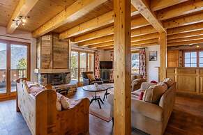 Luxury 10 pax Chalet With Incredible Views Garage