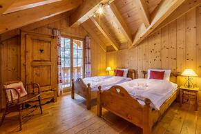 Luxury 10 pax Chalet With Incredible Views Garage