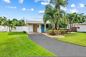 Oasis Backyard With Heated Pool Oakland Park
