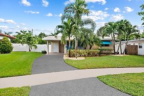 Oasis Backyard With Heated Pool Oakland Park