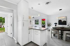 Oasis Backyard With Heated Pool Oakland Park