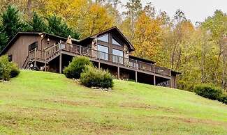 Blue Ridge Gateway Cabin With Mountain Views