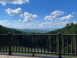 Blue Ridge Gateway Cabin With Mountain Views