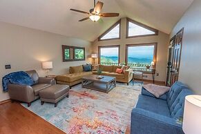 Blue Ridge Gateway Cabin With Mountain Views
