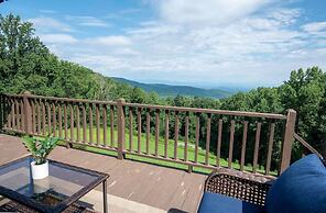 Blue Ridge Gateway Cabin With Mountain Views
