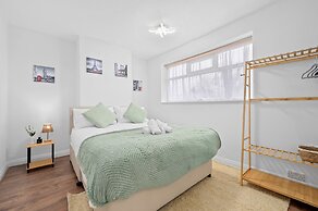 Modern 3-bedroom Home With Garden