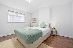 Modern 3-bedroom Home With Garden