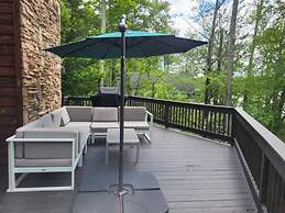 Lakefront Dock Hottub Pooltable Kayaks 75 TV