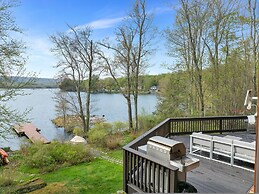 Lakefront Dock Hottub Pooltable Kayaks 75 TV