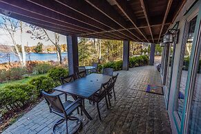 Lakefront Dock Hottub Pooltable Kayaks 75 TV