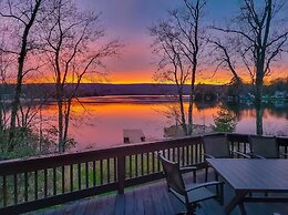Lakefront Dock Hottub Pooltable Kayaks 75 TV