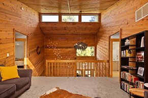 Creekside Mountain Views Hot Tub
