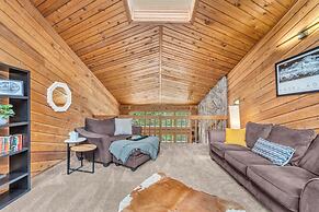 Creekside Mountain Views Hot Tub