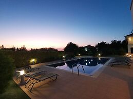 Orchard Blossom Private Villa With Pool