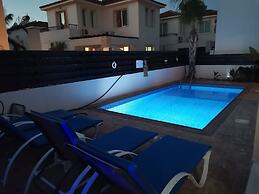 Amelia Villa With Private Pool Wifi BBQ