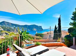 Villa With Incredible sea Views and Pool Sleeps 7