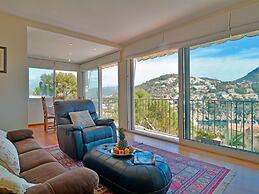 Villa With Incredible sea Views and Pool Sleeps 7