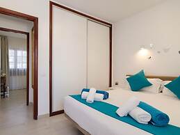 Apt 28 Famara
