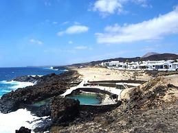 Apt 28 Famara