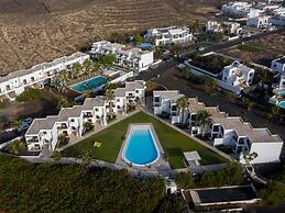 Apt 28 Famara