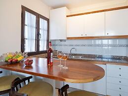 Apt 28 Famara