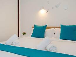 Apt 28 Famara