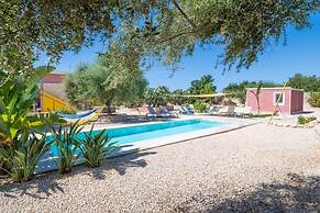 Casa Farlisa Ancient Baglio With Pool and Jacuzzi