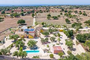 Casa Farlisa Ancient Baglio With Pool and Jacuzzi