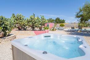 Casa Farlisa Ancient Baglio With Pool and Jacuzzi