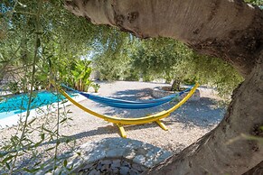Casa Farlisa Ancient Baglio With Pool and Jacuzzi