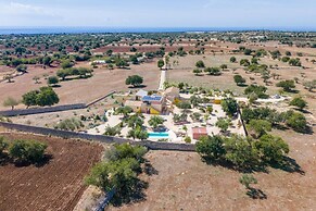 Casa Farlisa Ancient Baglio With Pool and Jacuzzi