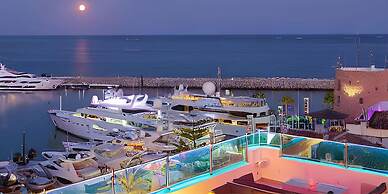 Amazing Beachfront Villa Heated Pool Marbella