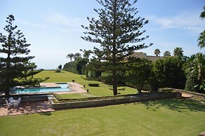 Amazing Beachfront Villa Heated Pool Marbella