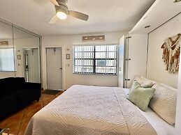 Beach Lover s Studio Apartment in Hollywood FL