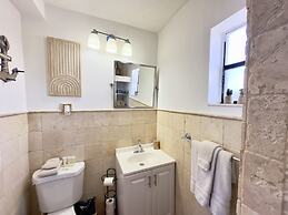 Beach Lover s Studio Apartment in Hollywood FL