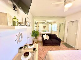 Beach Lover s Studio Apartment in Hollywood FL