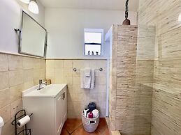 Beach Lover s Studio Apartment in Hollywood FL