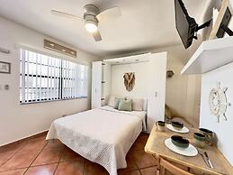 Beach Lover s Studio Apartment in Hollywood FL