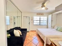Beach Lover s Studio Apartment in Hollywood FL