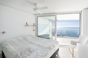 Stunning Seafront Apartment in Carvajal Beach
