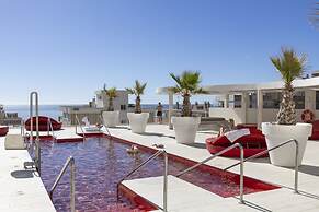 Stunning Seafront Apartment in Carvajal Beach