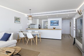 Stunning Seafront Apartment in Carvajal Beach