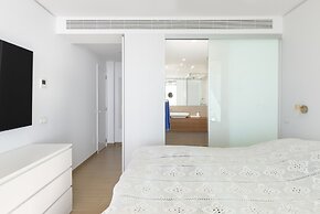 Stunning Seafront Apartment in Carvajal Beach