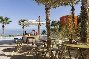 Stunning Seafront Apartment in Carvajal Beach
